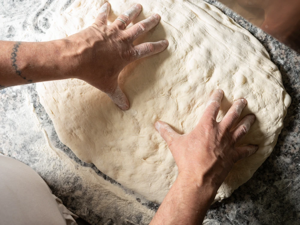 Pizza con impasto lavorato da oltre 30 anni​